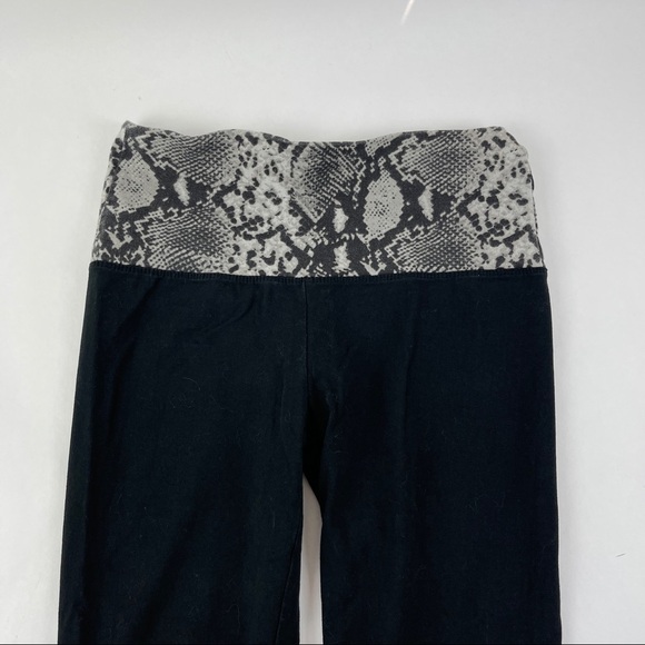 Max Core Leggings Womens Small Black Snake Print Waist - Picture 4 of 6
